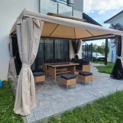 Jak wzmocnić namiot ogrodowy i uniknąć jego zniszczenia w wietrze