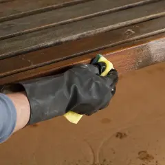 Czym pomalować drewnianą ławkę ogrodową, aby dobrze wyglądała i trwała?