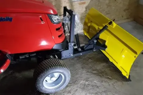 Jak zamontować pług do traktorka kosiarki i uniknąć błędów w instalacji